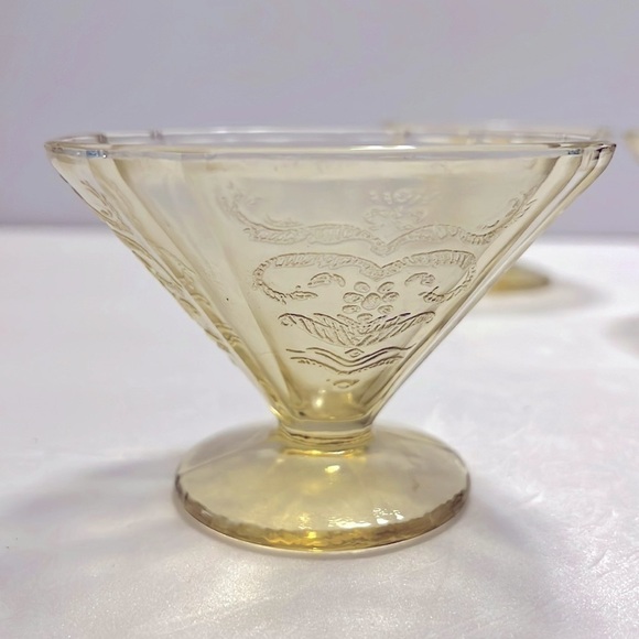 Vintage set of 3 Yellow Depression Glass Footed Bowls MCM - Picture 2 of 8